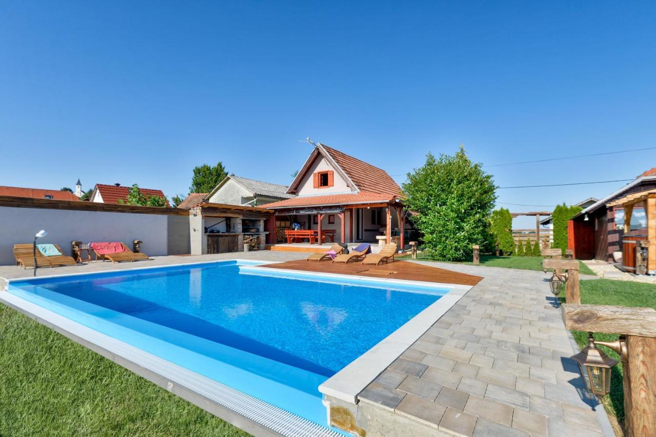 Holiday Home Dika سفيتي مارتن نا موري المظهر الخارجي الصورة